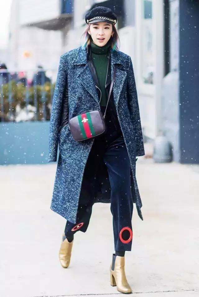 學(xué)會oversized外套+短靴的經(jīng)典套路，讓你美成一道街景