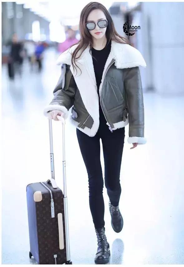 學(xué)會oversized外套+短靴的經(jīng)典套路，讓你美成一道街景