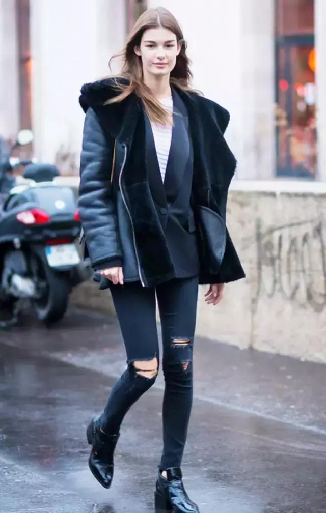 學(xué)會oversized外套+短靴的經(jīng)典套路，讓你美成一道街景