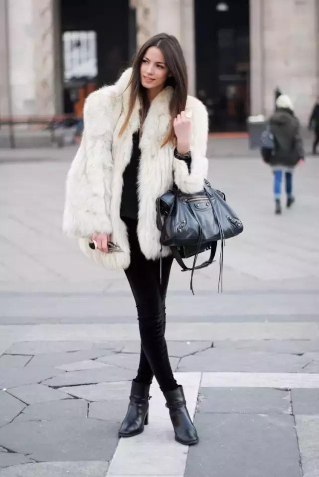 學(xué)會oversized外套+短靴的經(jīng)典套路，讓你美成一道街景