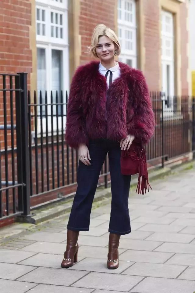 學(xué)會oversized外套+短靴的經(jīng)典套路，讓你美成一道街景