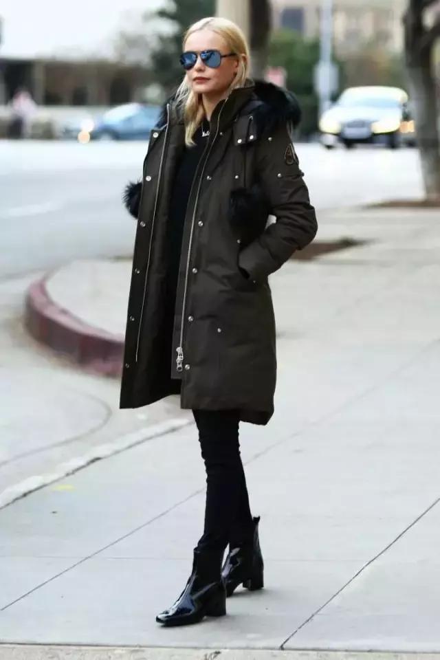 學(xué)會oversized外套+短靴的經(jīng)典套路，讓你美成一道街景