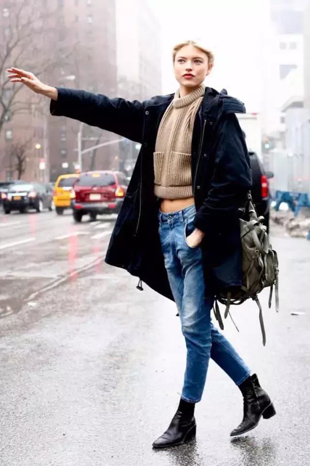 學(xué)會oversized外套+短靴的經(jīng)典套路，讓你美成一道街景
