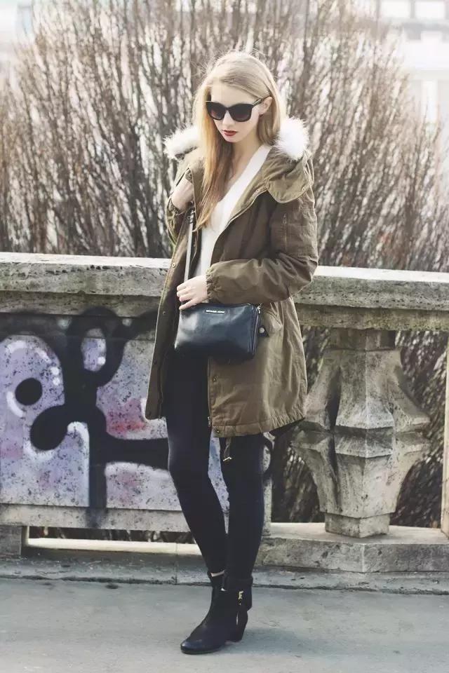 學(xué)會oversized外套+短靴的經(jīng)典套路，讓你美成一道街景