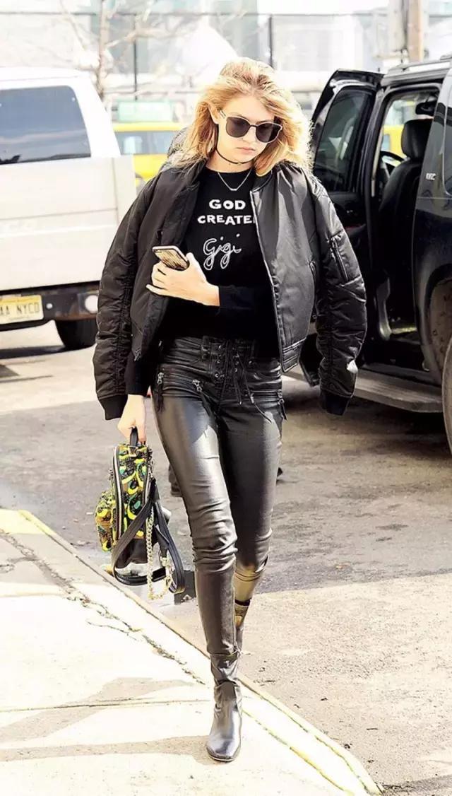 學(xué)會oversized外套+短靴的經(jīng)典套路，讓你美成一道街景