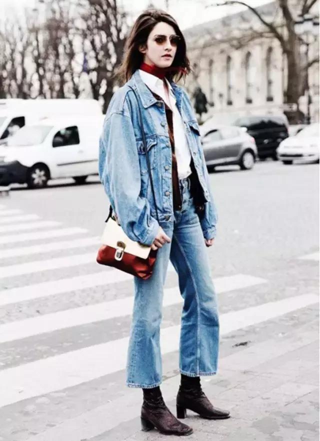 學(xué)會oversized外套+短靴的經(jīng)典套路，讓你美成一道街景
