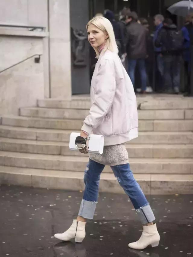 學(xué)會oversized外套+短靴的經(jīng)典套路，讓你美成一道街景