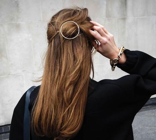 絕對不能錯過的金屬發(fā)飾 令你一秒變閃耀