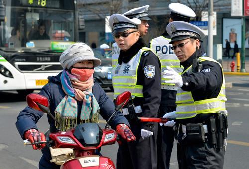 各類交通頑疾讓人生氣又無奈不守交規(guī)的人有你嗎？