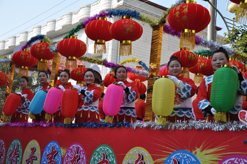 七仙女獻(xiàn)花燈 張校峰攝.jpg