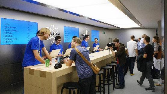 實(shí)體店尋找救命稻草：互動試衣間 購物時來杯咖啡？