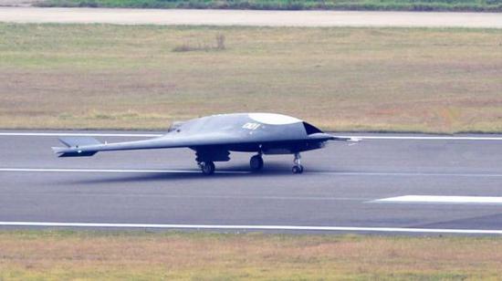 中國曾在2013年成功試飛“利劍”隱形無人攻擊機(jī)