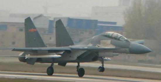 報(bào)告中提到的也許是“世界上射程最遠(yuǎn)的空對(duì)空導(dǎo)彈”的中國超遠(yuǎn)程空空導(dǎo)彈，應(yīng)當(dāng)就是網(wǎng)絡(luò)上所曝光的J-16所攜帶的這種導(dǎo)彈