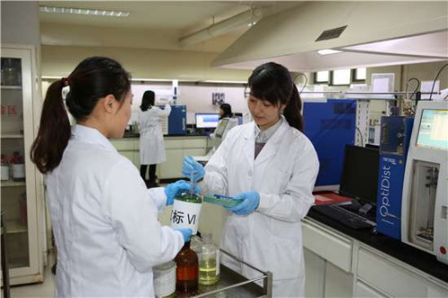 中國石化北京石油嚴(yán)格檢驗(yàn)，確保供應(yīng)合格油品。(高君 攝)來源：中石化供圖