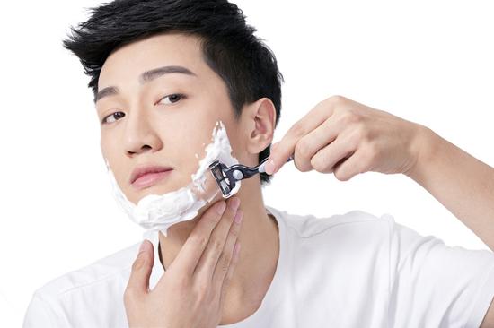 刮胡子頻率可能影響壽命