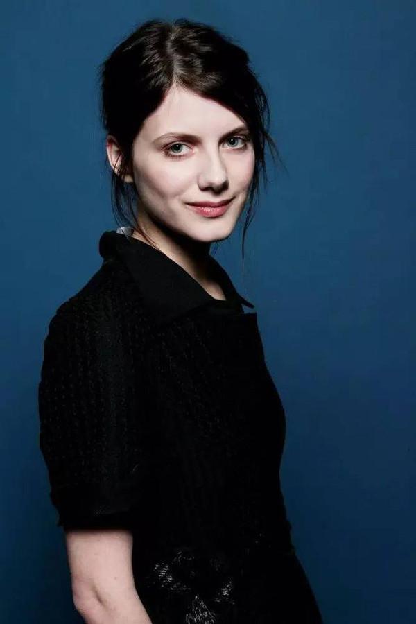 法式起床頭 介于慵懶與嫵媚之間的悠然自得