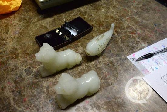 楊女士的兩對古董玉器最后被鑒定為是玻璃做的