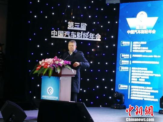 圖為專家討論共享汽車 鐘欣 攝