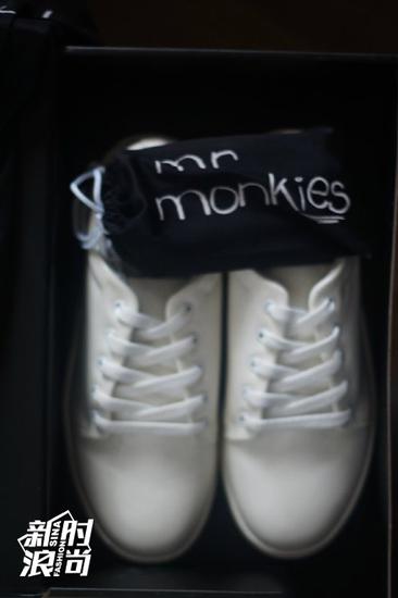 Mr。 Monkies可DIY的小白鞋（圖片來自新浪微博）