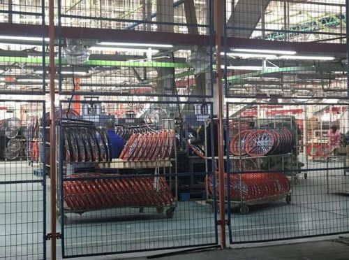 【特稿】從垂暮到瘋狂：單車小鎮(zhèn)的一夜復(fù)活