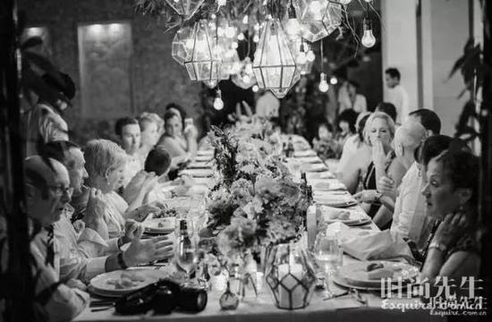 酒會晚禮服應(yīng)該怎樣穿 Cocktail Dress Code是什么