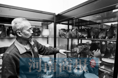 鄭州一老大哥沉迷陶瓷片兒 為收藏曾賣兩套房