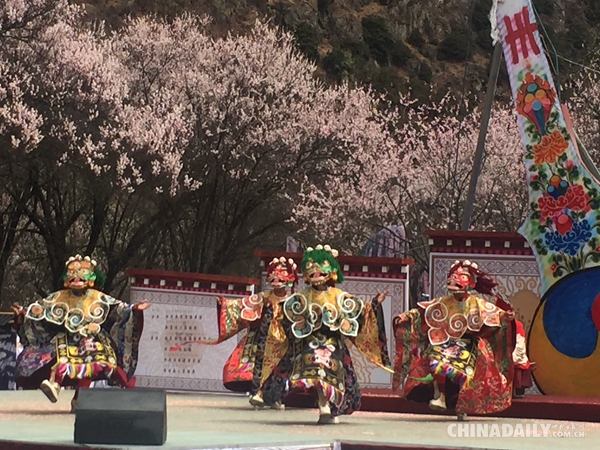 人間四月芳菲盡 谷中桃花始盛開