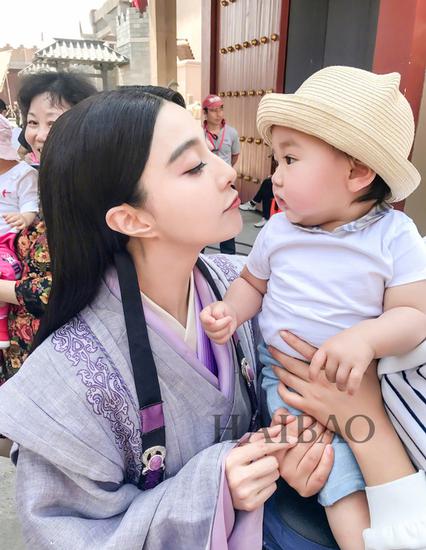 范冰冰好肌膚不輸董璇愛女