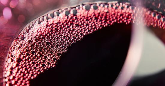 紅起泡酒（圖片來源：vinepair.com）