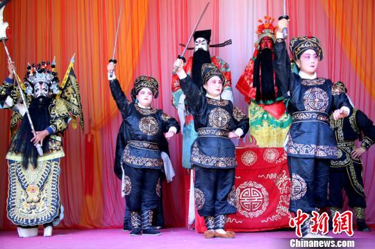 圖為演員表演秦腔。張淵 攝