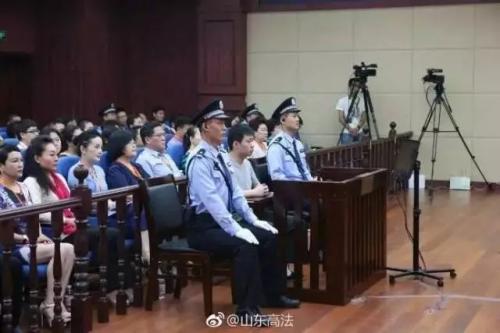 于歡故意傷害案二審?fù)彫F(xiàn)場(chǎng)。