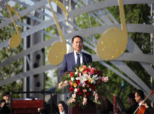 1黑河市人民政府市長謝寶祿開幕式主持詞（王洋 攝）.JPG