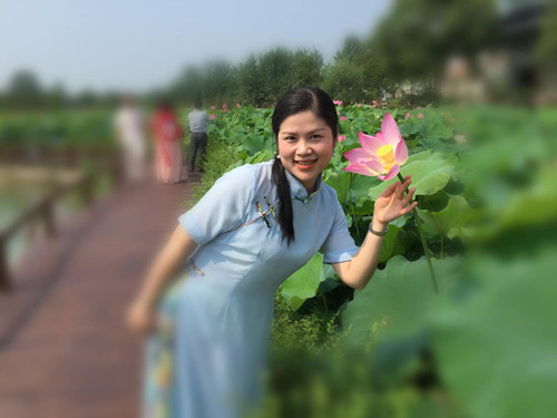 肖瓊正文照片_副本.jpg