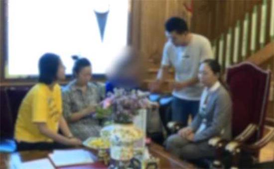 記者：“您的意思就是說現(xiàn)在已經(jīng)不承認這份合同了是吧？”