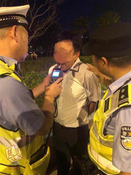 逮住醉駕司機(jī)朱某