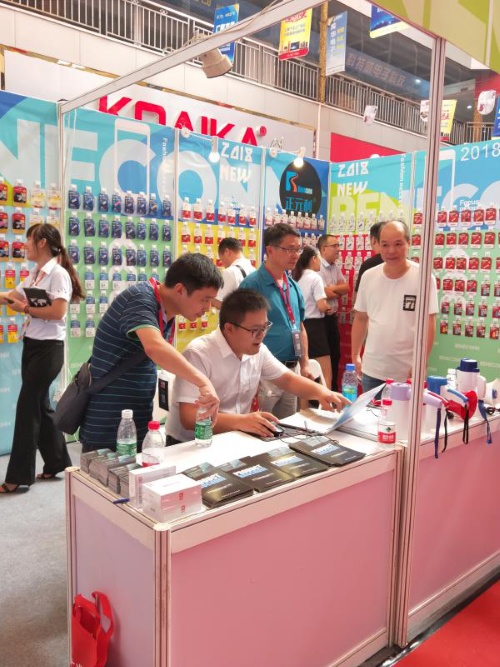 圖片3盾盤(pán)科技工程師親臨現(xiàn)場(chǎng)講解產(chǎn)品 進(jìn)行技術(shù)指導(dǎo).png