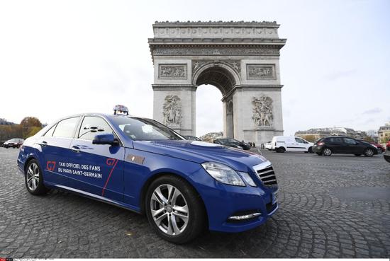 圖為2016年11月19日在法國巴黎所攝出租車。（新華社/西霸）