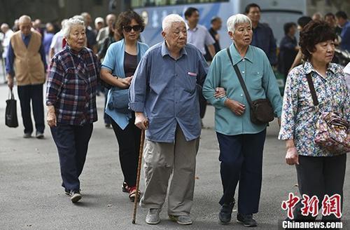 資料圖：退休教師們參加活動(dòng)。 中新社記者 泱波 攝
