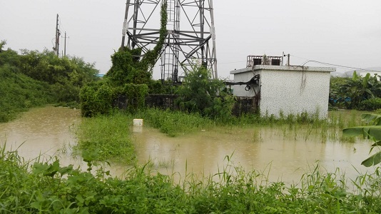 停電、水浸造成多地基站機(jī)房受到影響.jpg