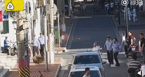 要錢不成男子當街毒打老母親 她卻說未受傷不追究