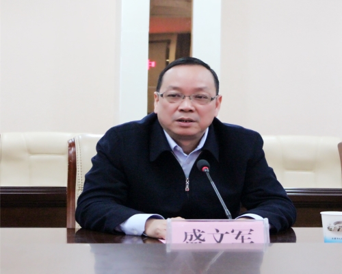 2.赤壁市市委副書記、市長(zhǎng)盛文軍講話，（放大，左右裁剪）_副本.jpg