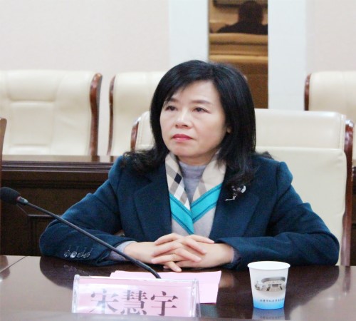 3.赤壁市市委常委、宣傳部長(zhǎng)宋慧宇主持簽約會(huì)議，（照片人物縮小同市長(zhǎng)照片）_副本.jpg
