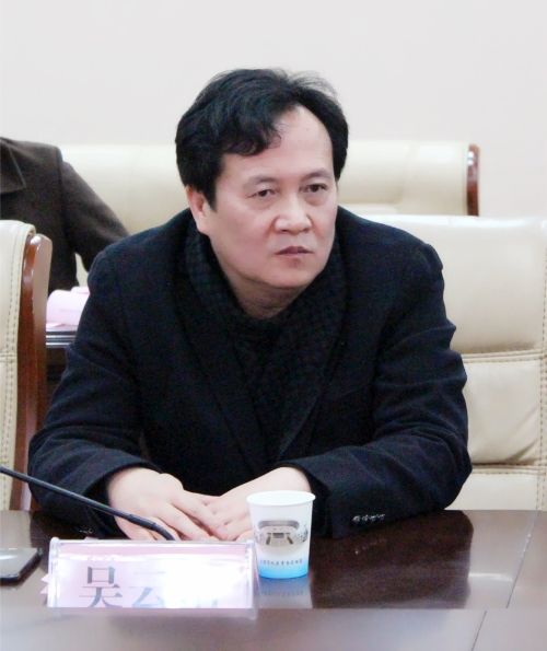 4.赤壁市政府副市長(zhǎng)吳云南出席簽約會(huì)議（左右裁剪，主體略小常委）_副本.jpg