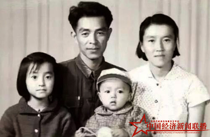 褚時健一家年輕時的照片副本.jpg