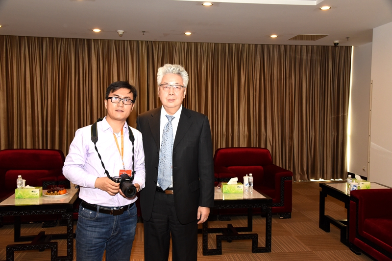 2019中國資本創(chuàng)新高峰論壇與國家開發(fā)銀行副行長高堅合影留念 - 副本 (2).jpeg