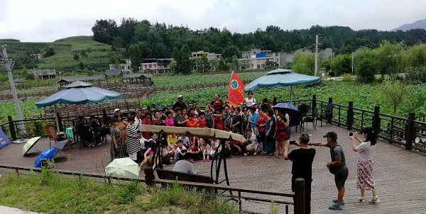 游客2.jpg
