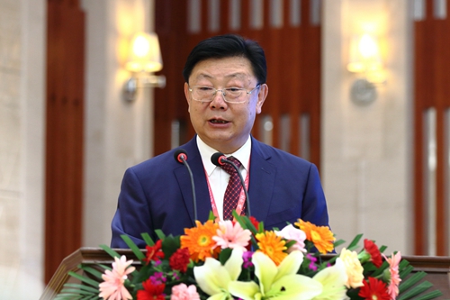 黑河市委書記秦恩亭作主旨演講.JPG