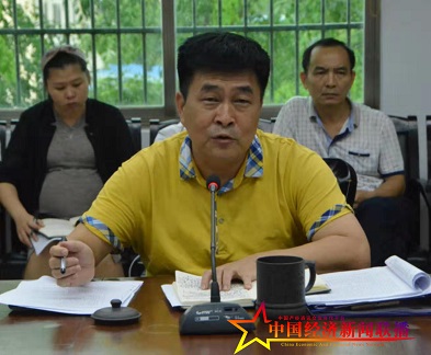 榮光農(nóng)場(chǎng)公司黨委書(shū)記、董事長(zhǎng)母連云作座談會(huì)講話。 (2).jpg