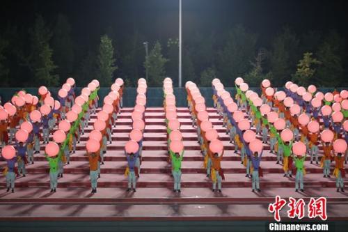 9月29日晚，國慶70周年聯(lián)歡活動訓(xùn)練場。蔣啟明 攝