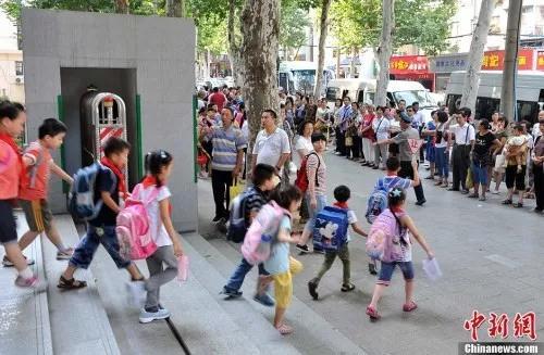 資料圖：孩子離開學校 a target='_blank' href='http://www.chinanews.com/'中新社/a發(fā) 張暢 攝